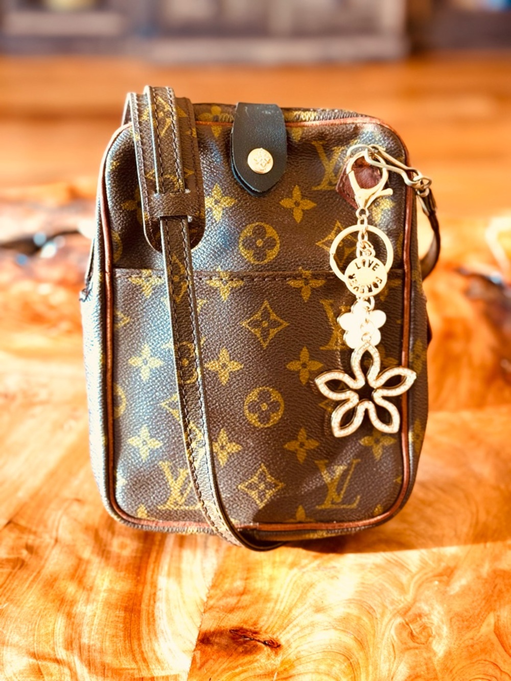 Louis Vuitton Crossbody
monogram bag DANUBE vintage reinvented - Picture 3 of 16